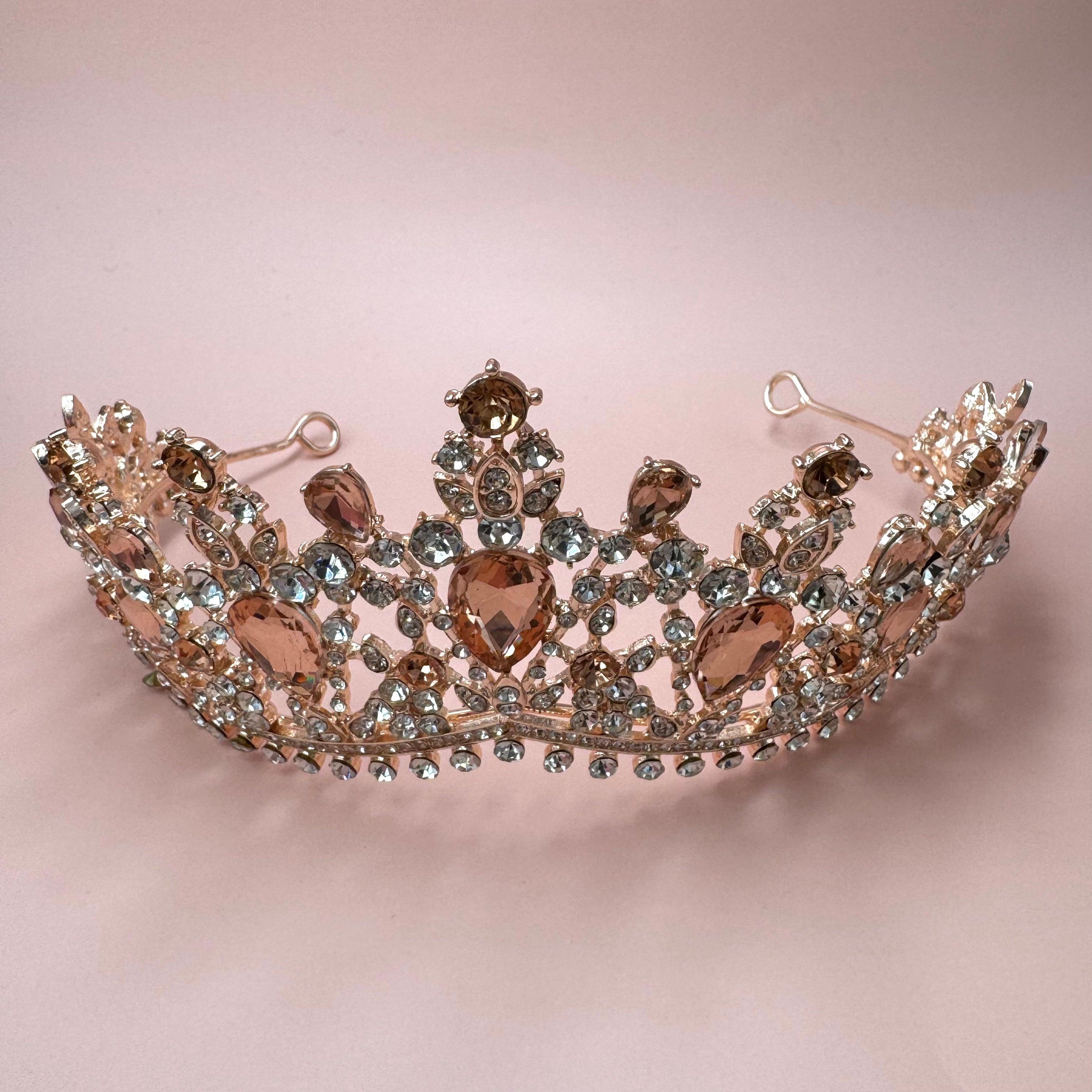 ROMANCE, Sarah -ruusukullanvärinen korkea tiara