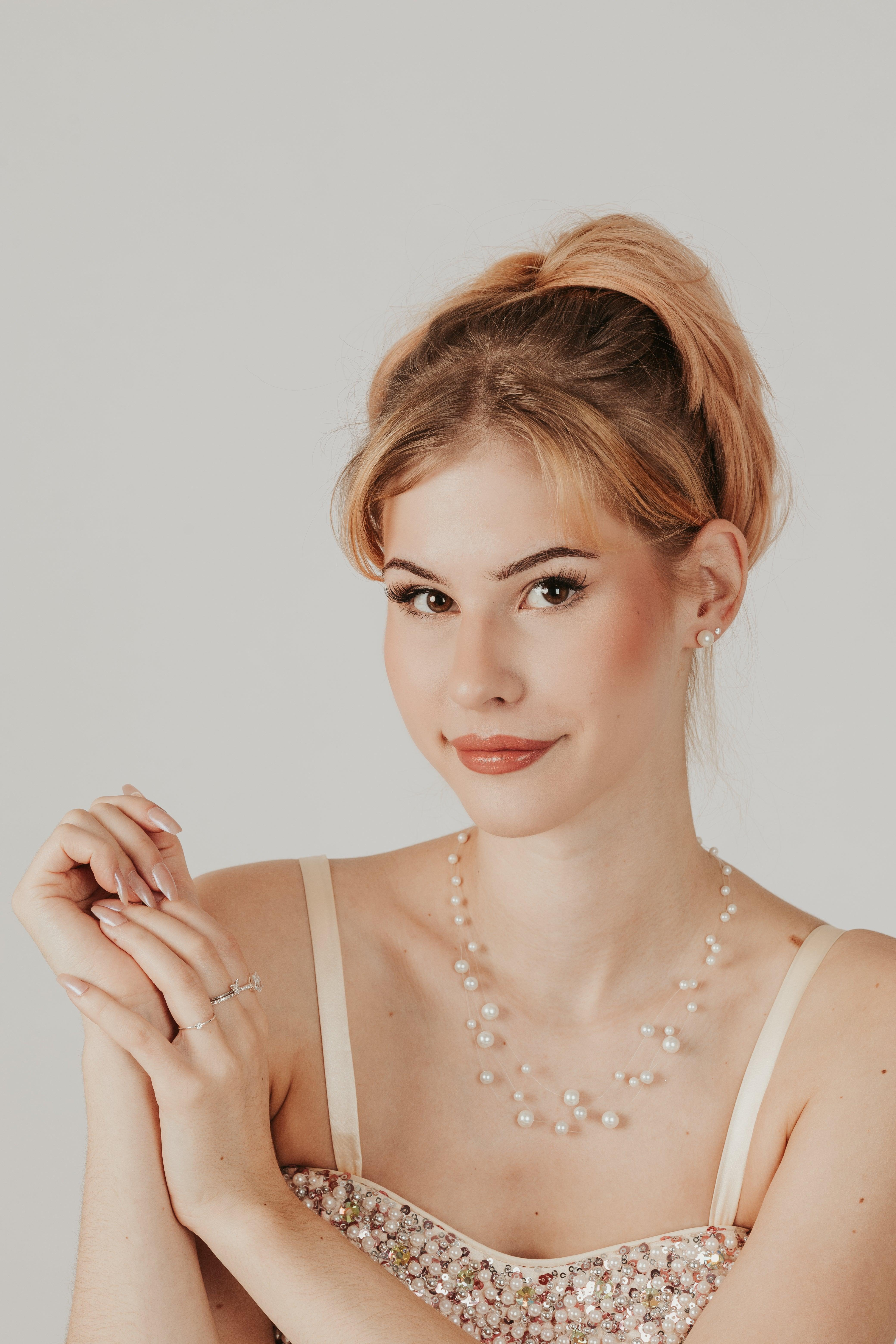 ROMANCE | Eloise translucent pearl necklace