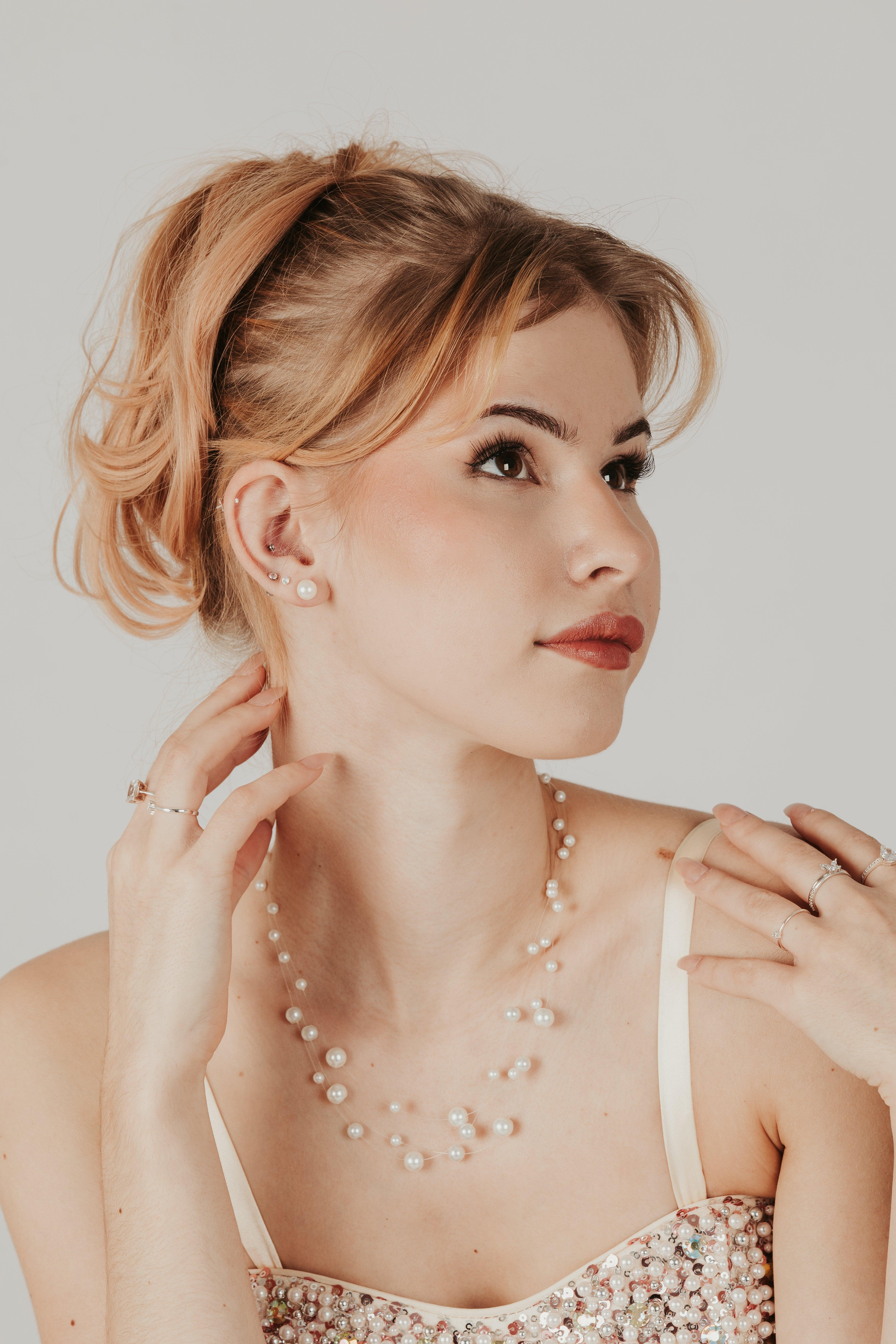 ROMANCE | Eloise translucent pearl necklace