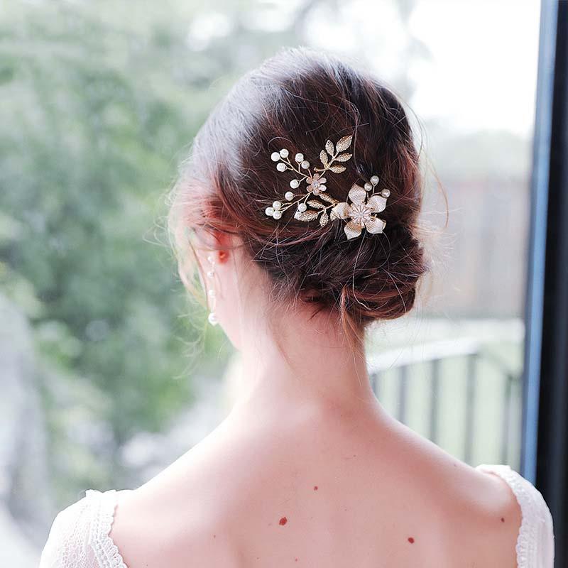 ROMANCE | Lavinia gold-tone floral hair accessory with clip