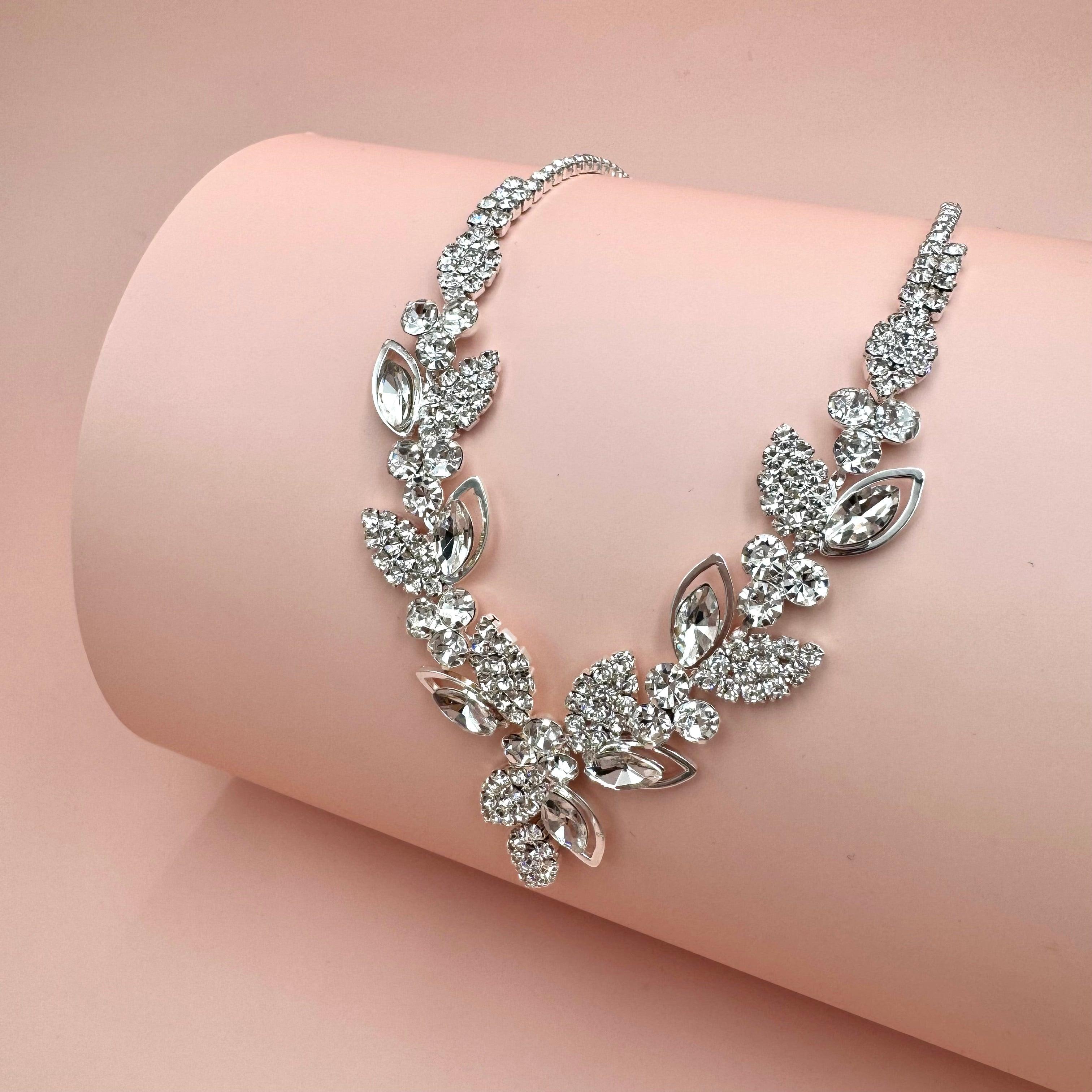 ROMANCE | Alisha silver-colored rhinestone necklace