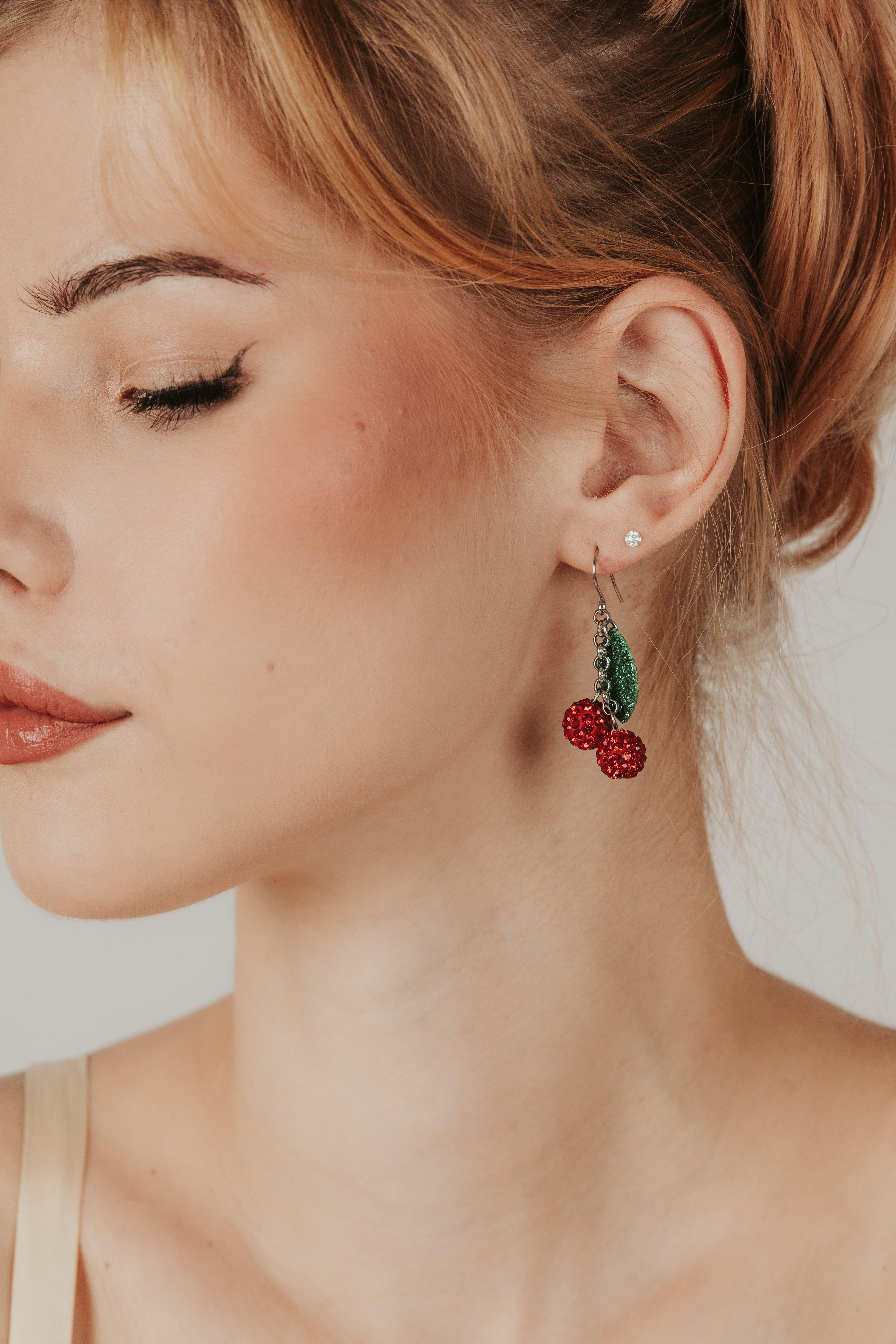 LEMPI® earrings, Cherry (red glitter / glittering leaf)