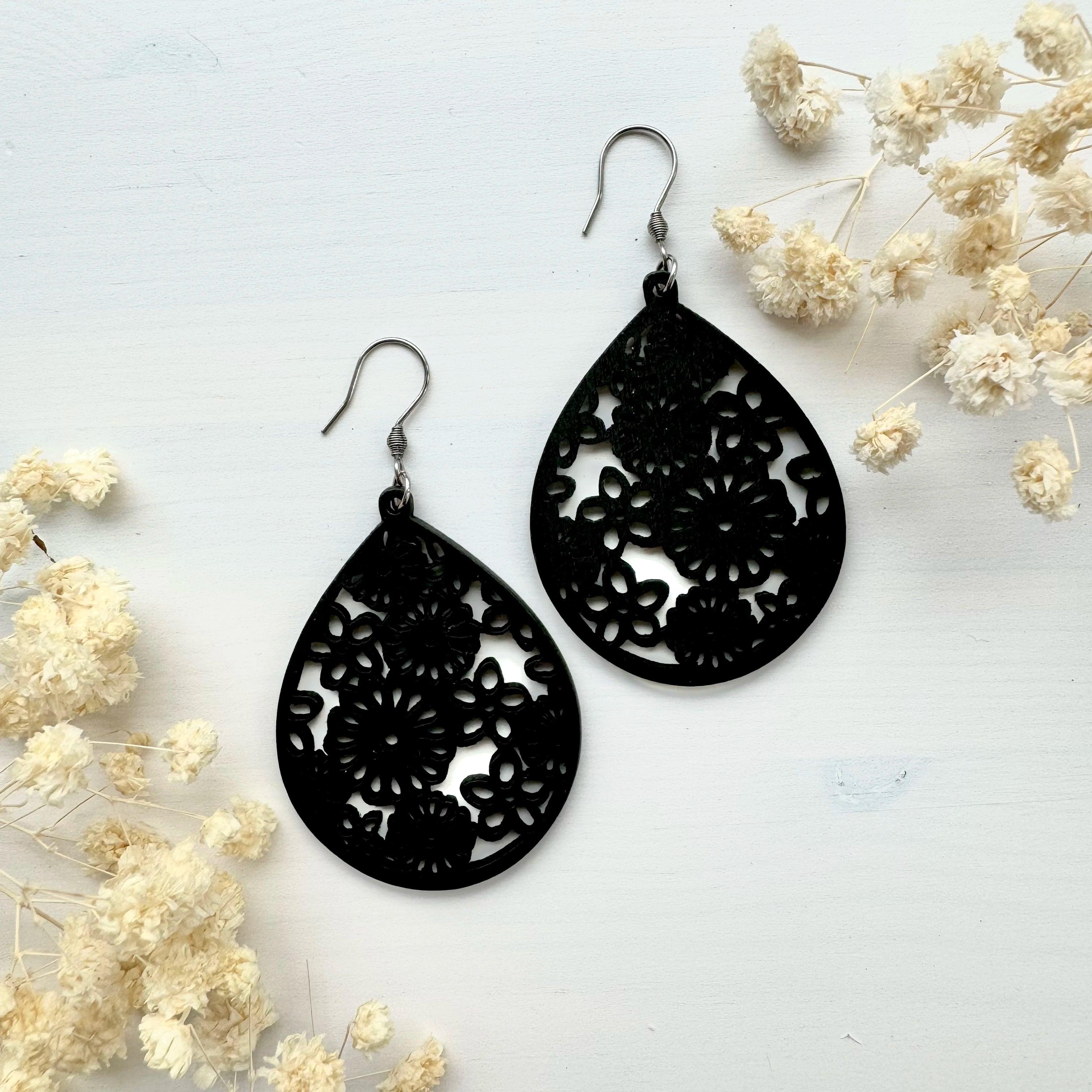 Wooden earrings, Pisara (black) - black wooden earrings