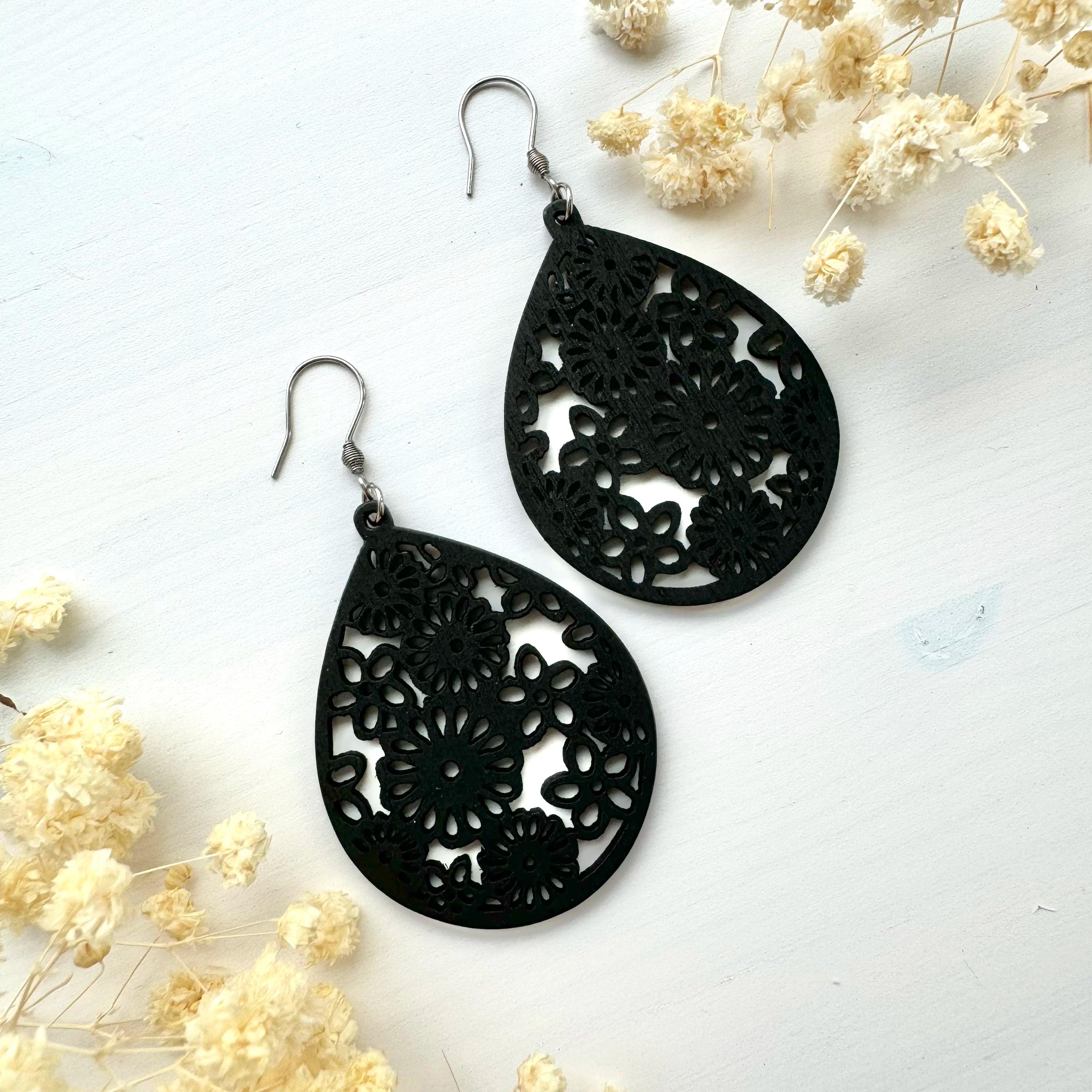 Wooden earrings, Pisara (black) - black wooden earrings