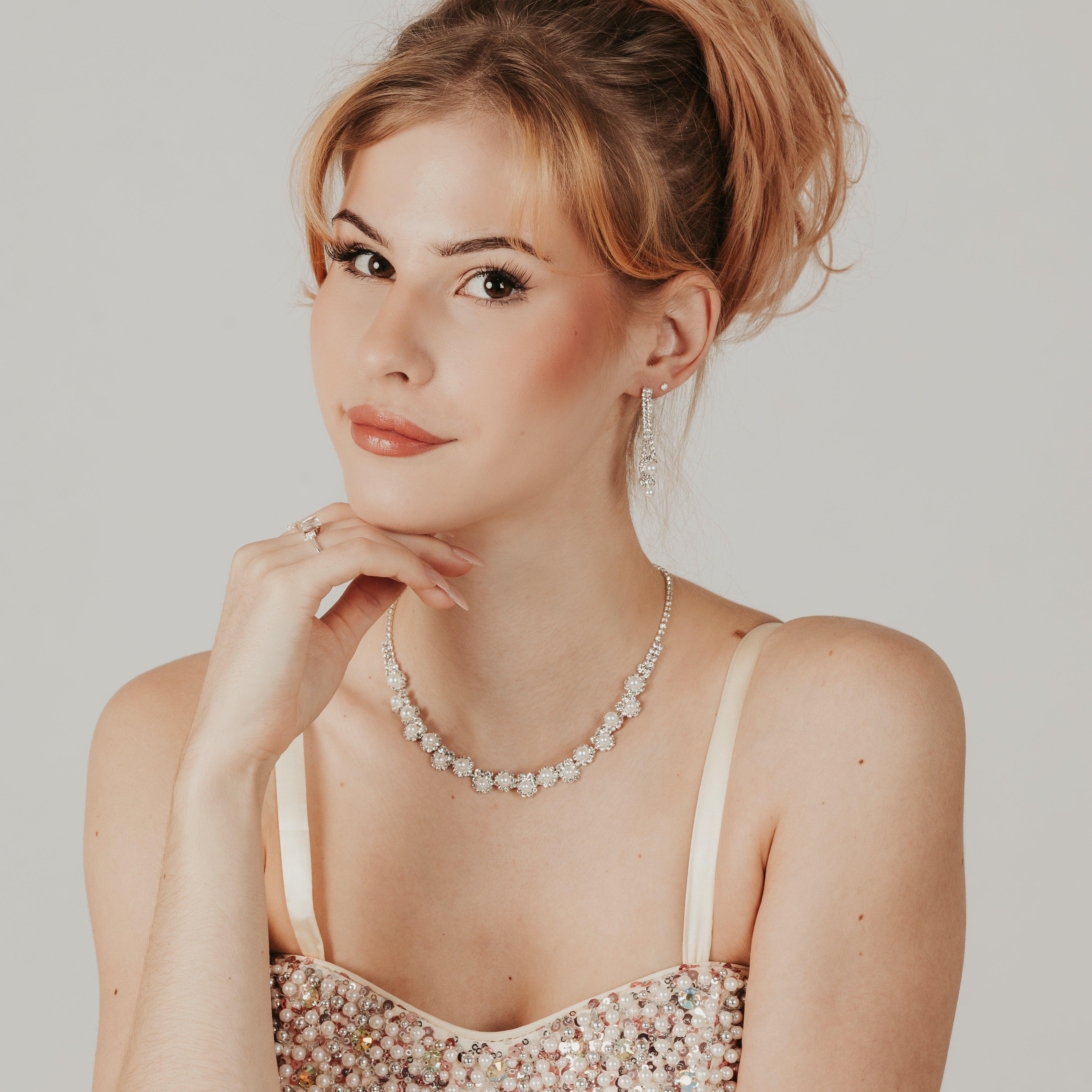 ROMANCE | Isadora silver-colored rhinestone necklace with pearls