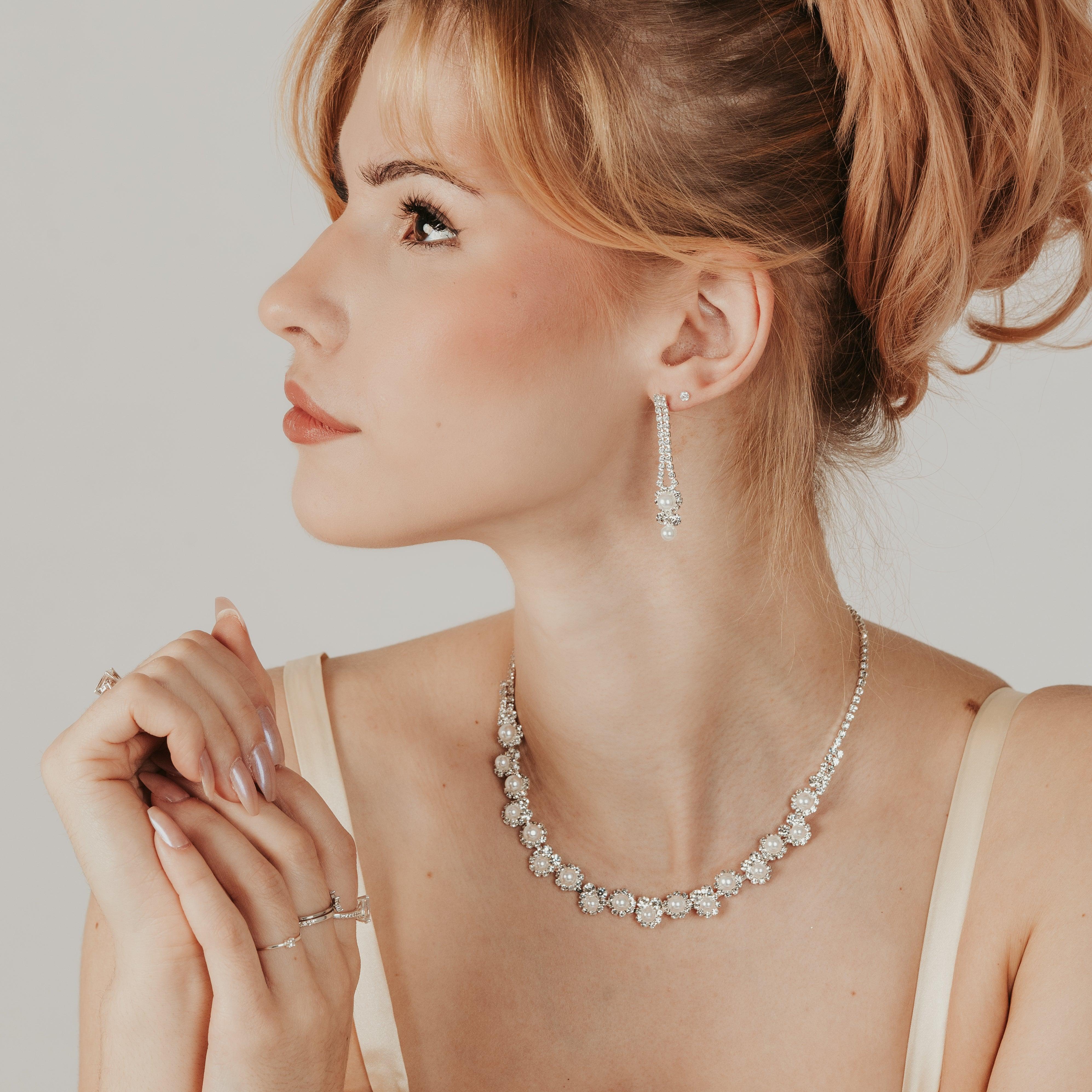 ROMANCE | Isadora silver-colored rhinestone necklace with pearls