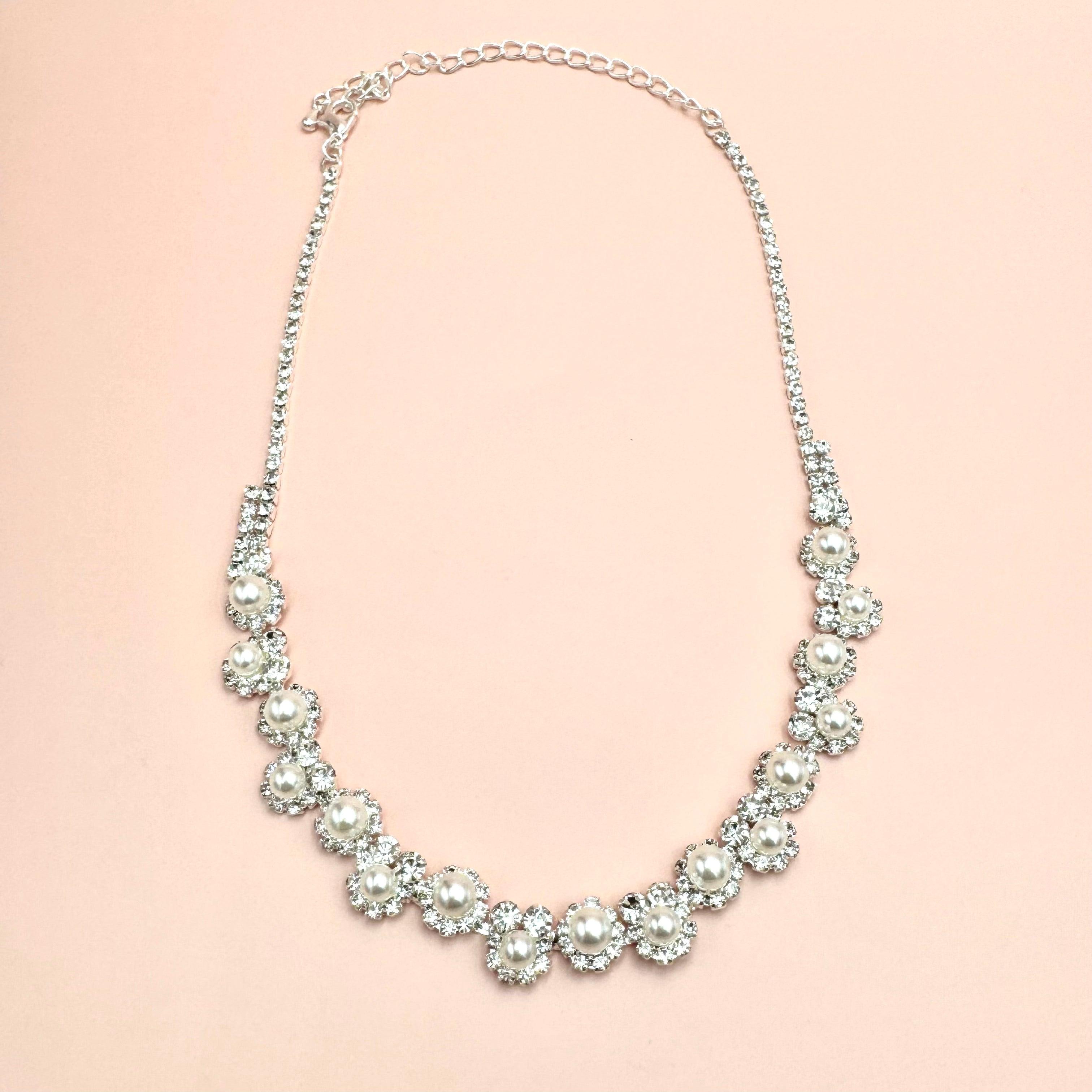 ROMANCE | Isadora silver-colored rhinestone necklace with pearls