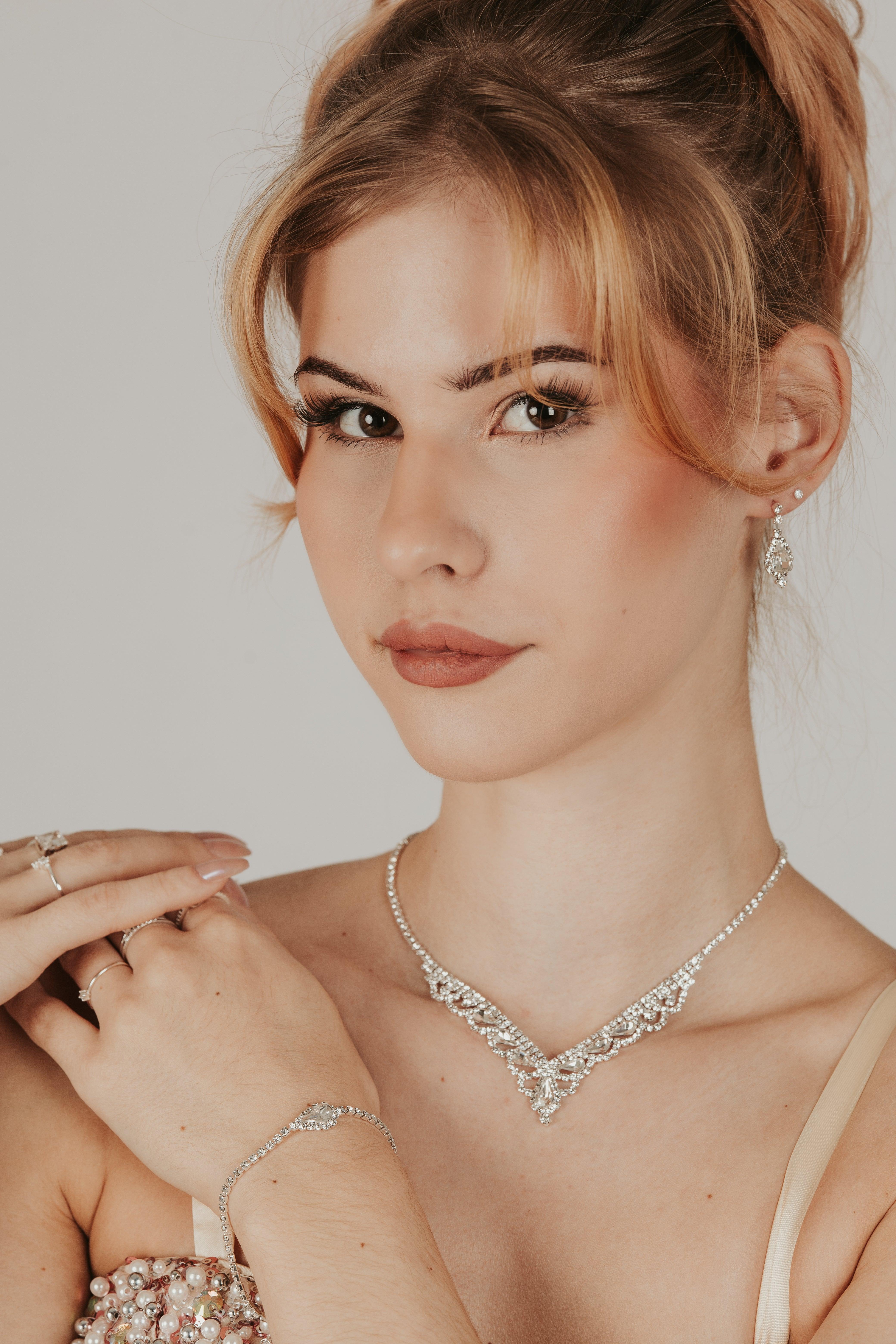 ROMANCE | Yasmine silver-colored rhinestone necklace