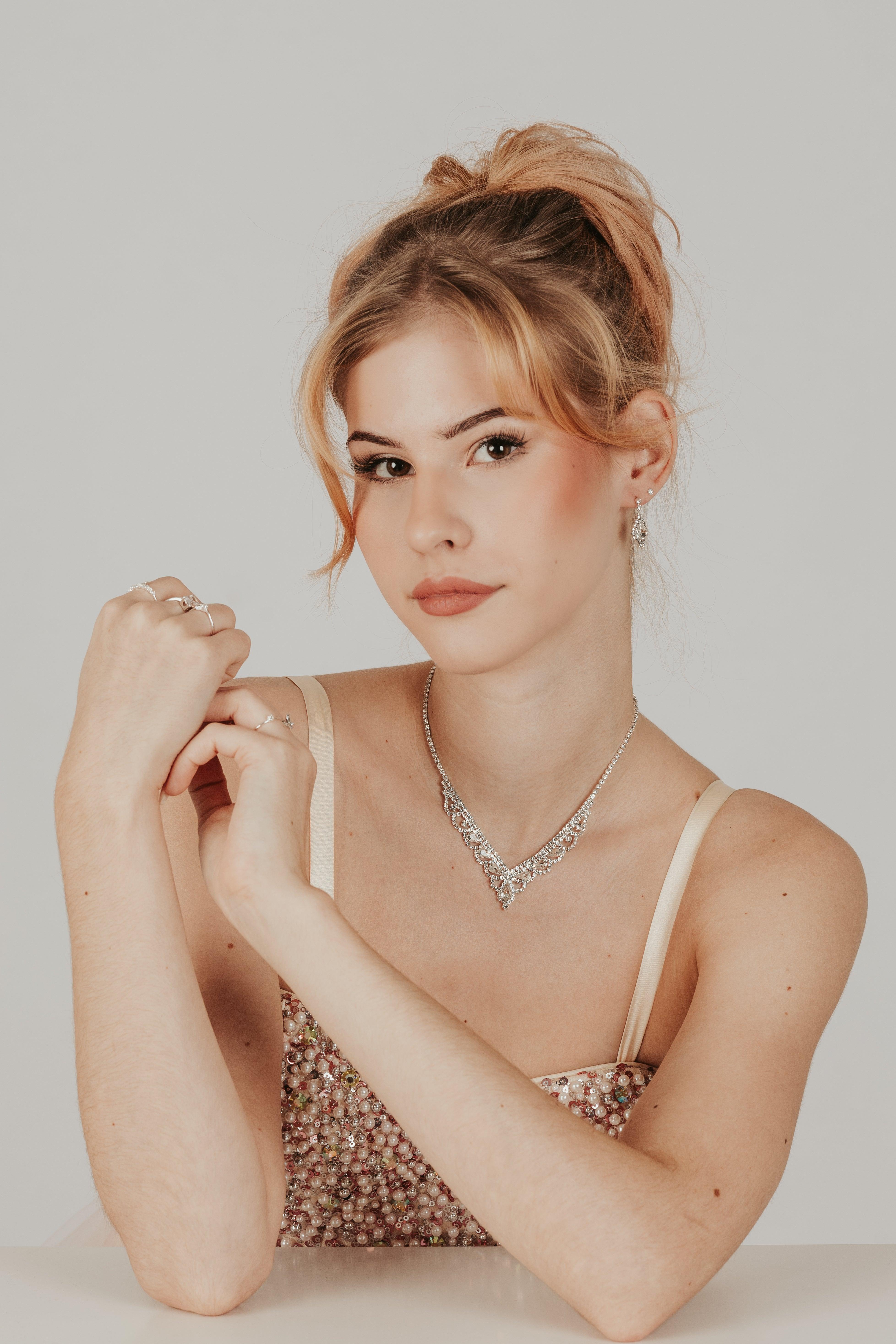 ROMANCE | Yasmine silver-colored rhinestone necklace