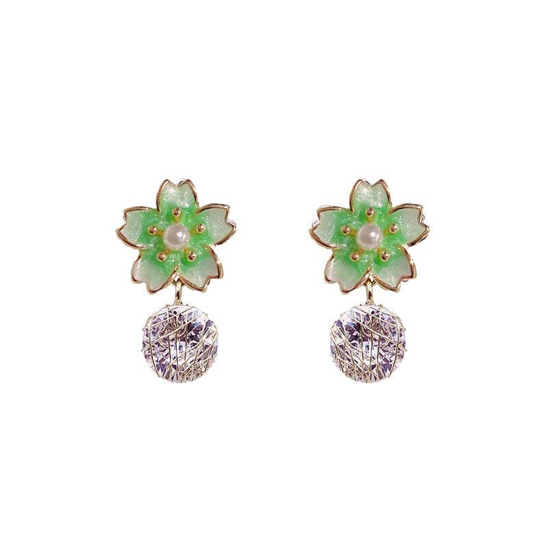 FRENCH RIVIERA | Grace light green flower earrings